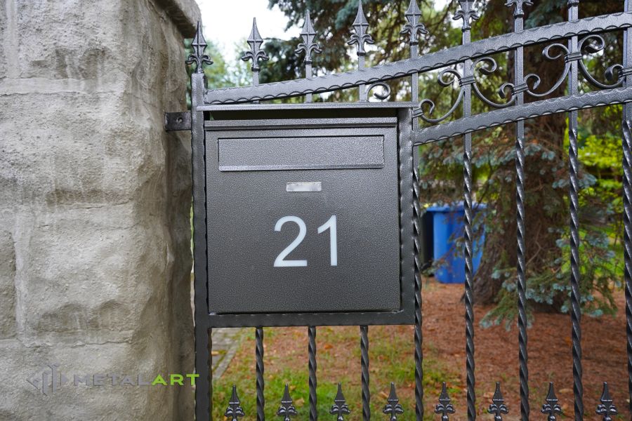 Schmuckzaun, Ornament im Zaun, Zaunprojekt, Schmiedezaun, Zaunanlage in Welle, Zaun Metal Art, Zäune aus Polen, Zaun Berlin, Zäune und Tore, klassische Zäune, Schmuckzäune, Gartenzaun