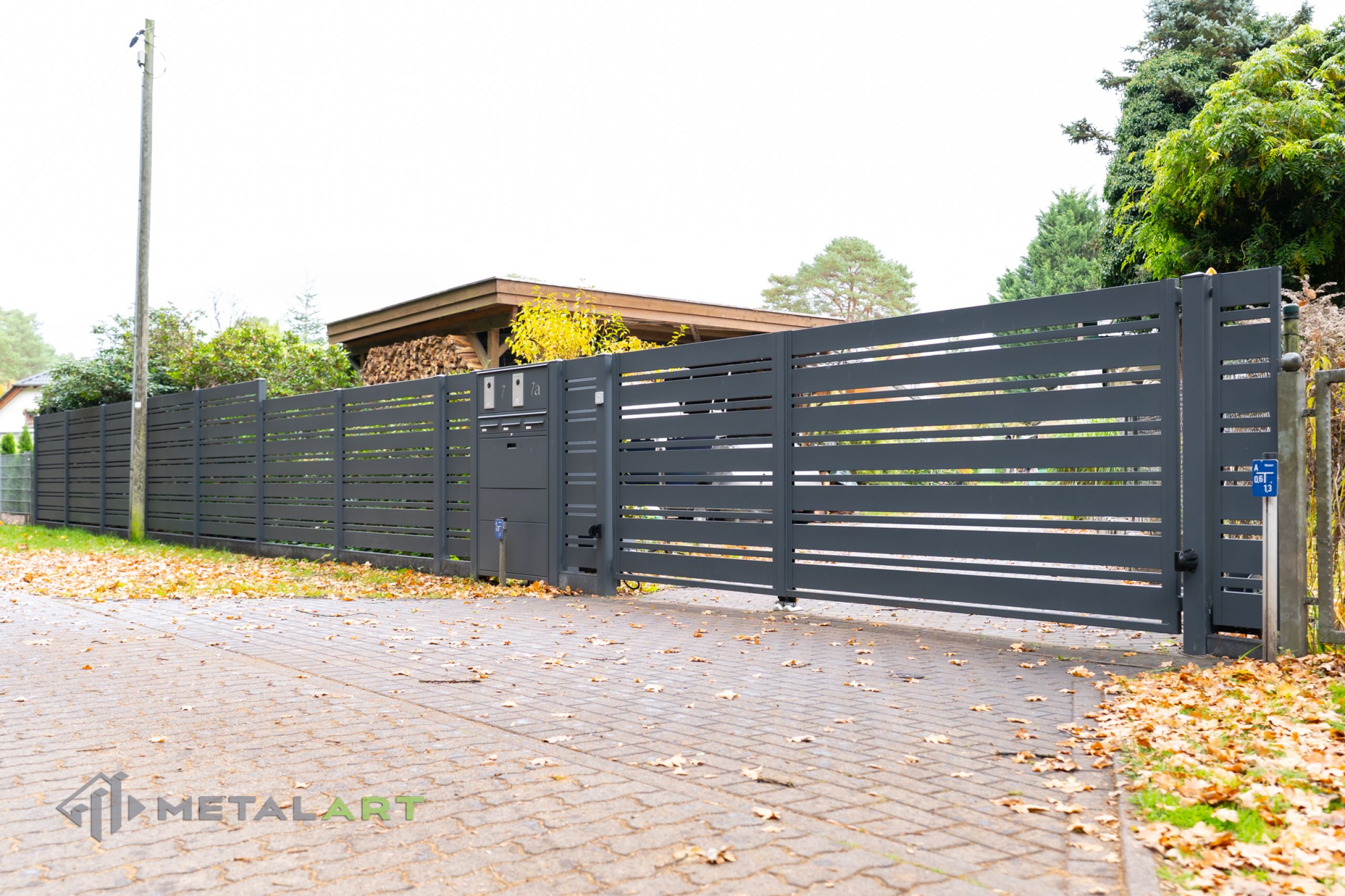 moderne Zäune, Zaunanlage Projekt, Zaun Metal Art, Zäune aus Polen, Zaun Berlin, Zaun günstig kaufen, Zäune und Tore, moderne Zäune, Sichtschutzzäune