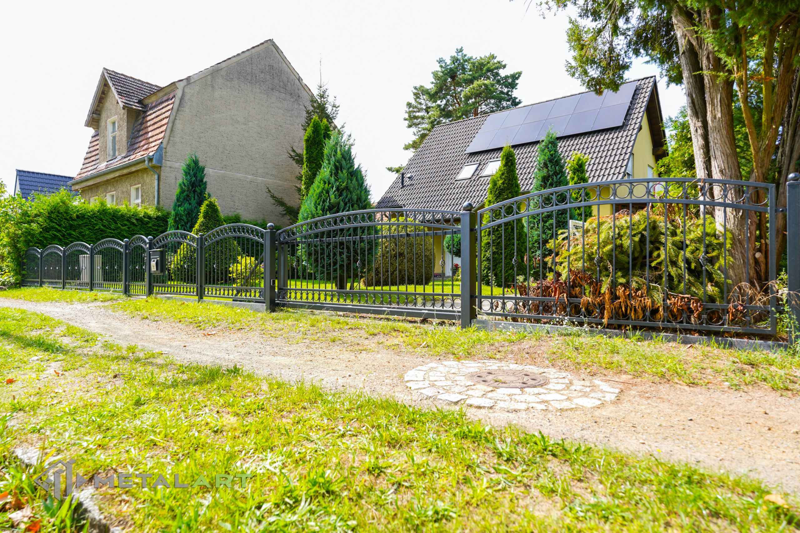 Zaunprojekt, Zaunportfolio, Zaunmuster, Schmiedezaun, Schmiedezäune, Zaunanlage Projekt, Zaun Metal Art, Zäune aus Polen, Zaun Berlin, Zaun günstig kaufen, Zäune und Tore, klassische Zäune, Gartenzaun, Gartenzäune