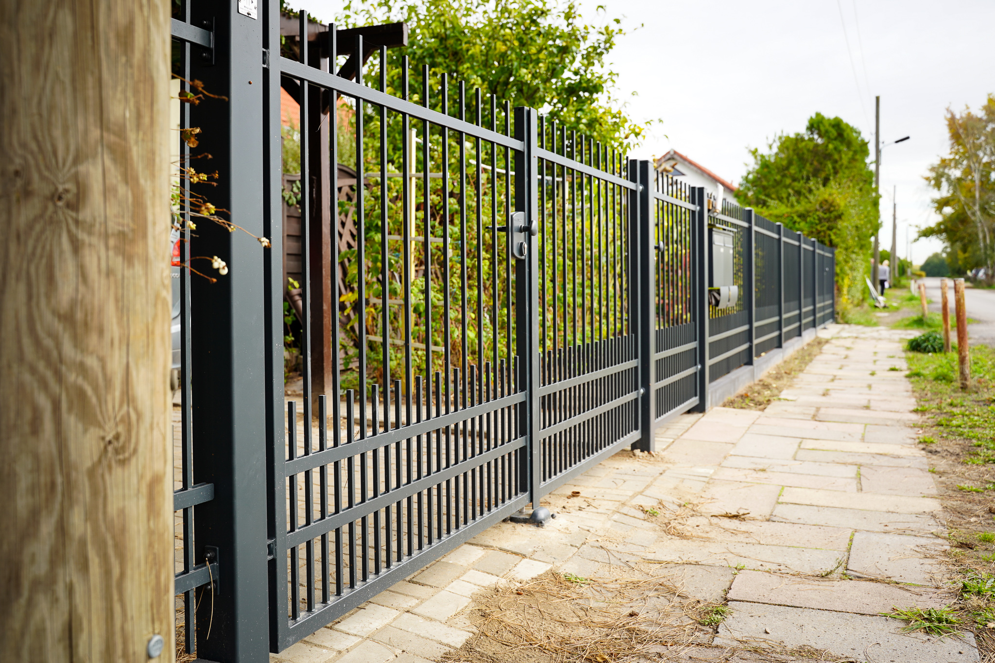 Zaunprojekt, Zaunportfolio, Zaunmuster, Schmiedezaun, Schmiedezäune, Zaunanlage Projekt, Zaun Metal Art, Zäune aus Polen, Zaun Berlin, Zaun günstig kaufen, Zäune und Tore, klassische Zäune, Gartenzaun, Gartenzäune