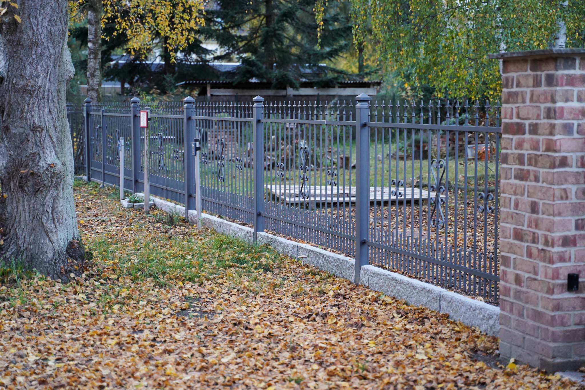 Zaunprojekt, Zaunportfolio, Zaunmuster, Schmiedezaun, Schmiedezäune, Zaunanlage Projekt, Zaun Metal Art, Zäune aus Polen, Zaun Berlin, Zaun günstig kaufen, Zäune und Tore, klassische Zäune, Schmuckzaun, Schmuckzäune