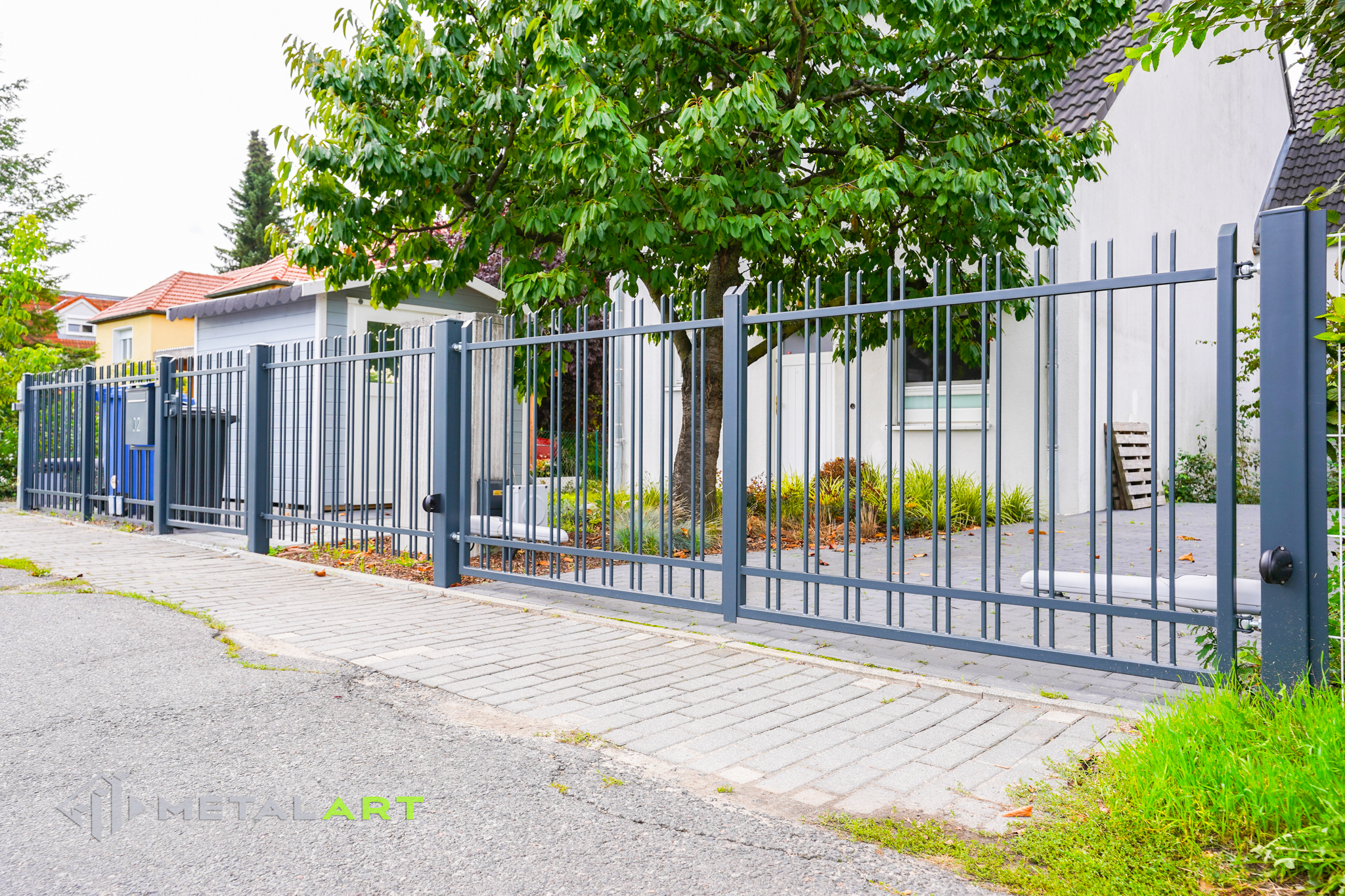Zaunprojekt, Zaunportfolio, Zaunmuster, Schmiedezaun, Schmiedezäune, Zaunanlage Projekt, Zaun Metal Art, Zäune aus Polen, Zaun Berlin, Zaun günstig kaufen, Zäune und Tore, klassische Zäune, Gartenzaun, Gartenzäune