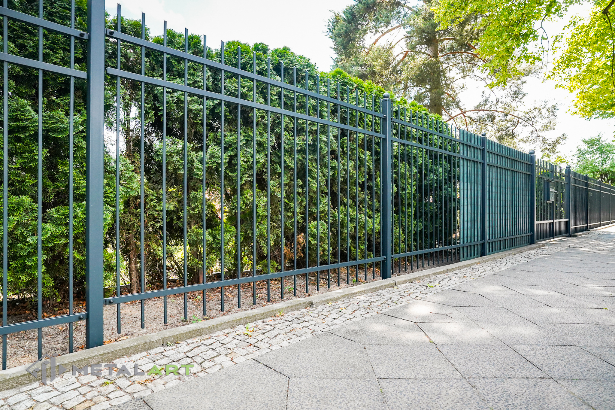 Zaunprojekt, Zaunportfolio, Zaunmuster, Schmiedezaun, Schmiedezäune, Zaunanlage Projekt, Zaun Metal Art, Zäune aus Polen, Zaun Berlin, Zaun günstig kaufen, Zäune und Tore, klassische Zäune, Gartenzaun, Gartenzäune