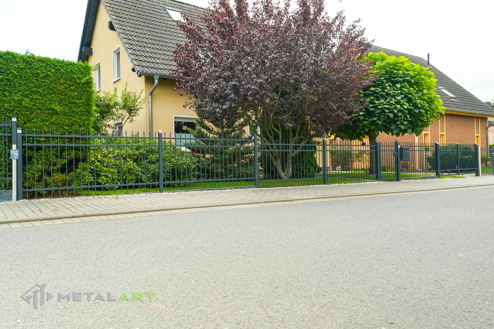 Zaunprojekt, Zaunportfolio, Zaunmuster, Schmiedezaun, Schmiedezäune, Zaunanlage Projekt, Zaun Metal Art, Zäune aus Polen, Zaun Berlin, Zaun günstig kaufen, Zäune und Tore, klassische Zäune, Gartenzaun, Gartenzäune