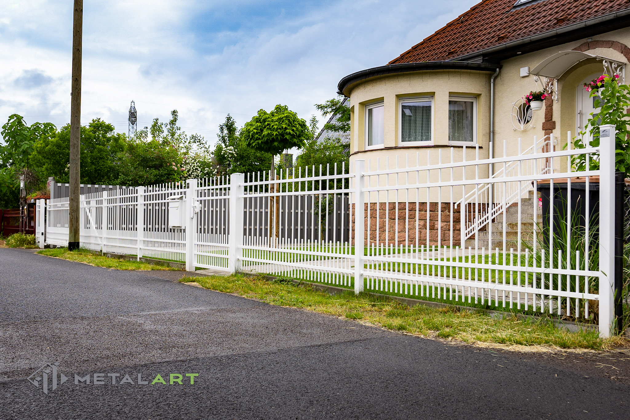 Zaunprojekt, Zaunportfolio, Zaunmuster, Schmiedezaun, Schmiedezäune, Zaunanlage Projekt, Zaun Metal Art, Zäune aus Polen, Zaun Berlin, Zaun günstig kaufen, Zäune und Tore, klassische Zäune, Gartenzaun, Gartenzäune