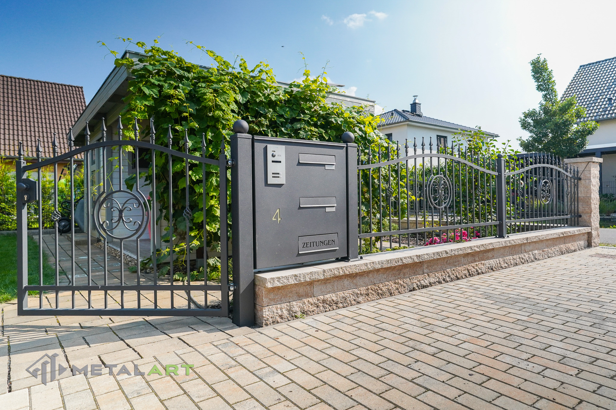 Zaunprojekt, Schmiedezaun, Zaunanlage in Welle, Zaun Metal Art, Zäune aus Polen, Zaun Berlin, Zaun günstig kaufen, Zäune und Tore, klassische Zäune, Schmuckzaun, Schmuckzäune, Gartenzaun, Gartenzäune