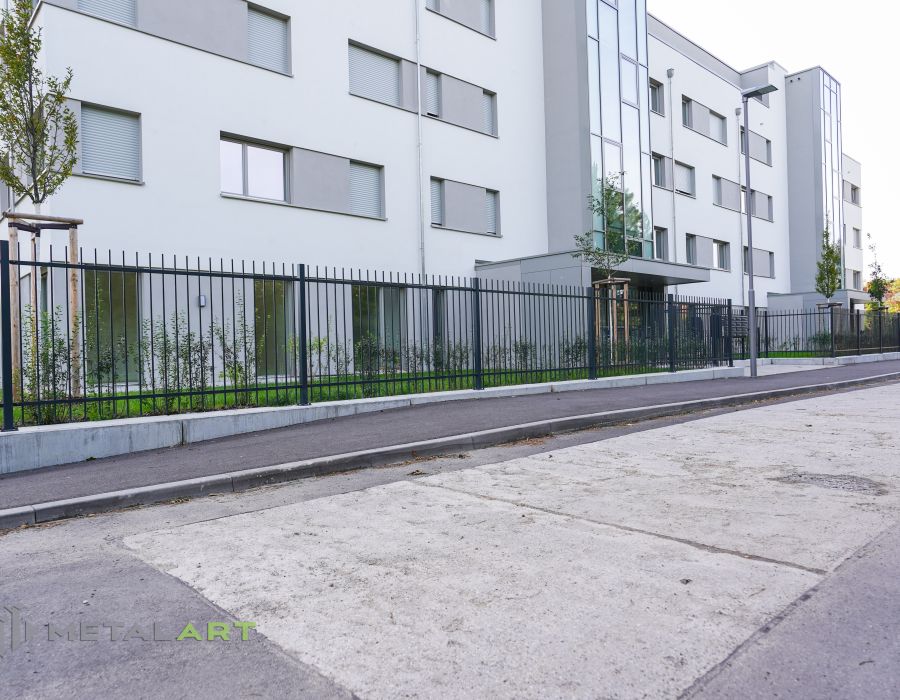 Zaunprojekt, Zaunportfolio, Zaunmuster, Schmiedezaun, Schmiedezäune, Zaunanlage Projekt, Zaun Metal Art, Zäune aus Polen, Zaun Berlin, Zaun günstig kaufen, Zäune und Tore, klassische Zäune, Gartenzaun, Gartenzäune