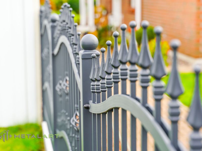 Zaun in Welle, Schmiedezaun, Schmiedezäune, Zaunanlage Projekt, Zaun Metal Art, Zäune aus Polen, Zaun Berlin, Zaun günstig kaufen, Zäune und Tore, klassische Zäune, Schmuckzaun, Gartenzäune