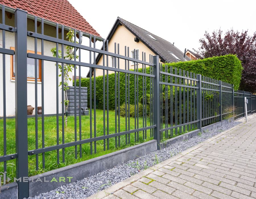 Zaunprojekt, Zaunportfolio, Zaunmuster, Schmiedezaun, Schmiedezäune, Zaunanlage Projekt, Zaun Metal Art, Zäune aus Polen, Zaun Berlin, Zaun günstig kaufen, Zäune und Tore, klassische Zäune, Gartenzaun, Gartenzäune