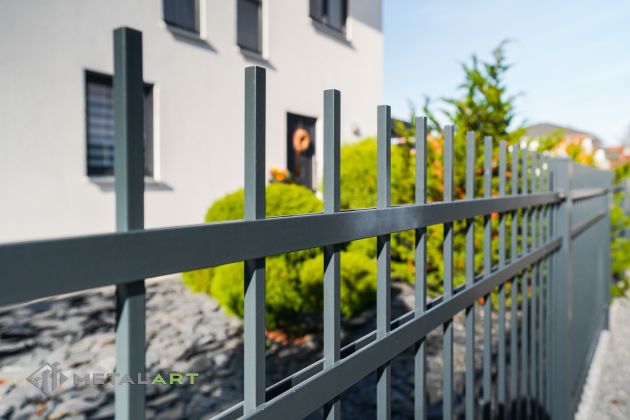 Zaunprojekt, Zaunportfolio, Zaunmuster, Schmiedezaun, Schmiedezäune, Zaunanlage Projekt, Zaun Metal Art, Zäune aus Polen, Zaun Berlin, Zaun günstig kaufen, Zäune und Tore, klassische Zäune, Gartenzaun, Gartenzäune