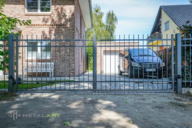 Zaunprojekt, Zaunportfolio, Zaunmuster, Schmiedezaun, Schmiedezäune, Zaunanlage Projekt, Zaun Metal Art, Zäune aus Polen, Zaun Berlin, Zaun günstig kaufen, Zäune und Tore, klassische Zäune, Gartenzaun, Gartenzäune