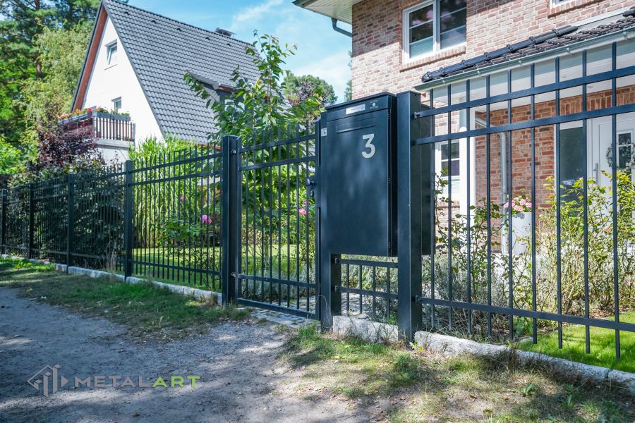 Zaunprojekt, Zaunportfolio, Zaunmuster, Schmiedezaun, Schmiedezäune, Zaunanlage Projekt, Zaun Metal Art, Zäune aus Polen, Zaun Berlin, Zaun günstig kaufen, Zäune und Tore, klassische Zäune, Gartenzaun, Gartenzäune