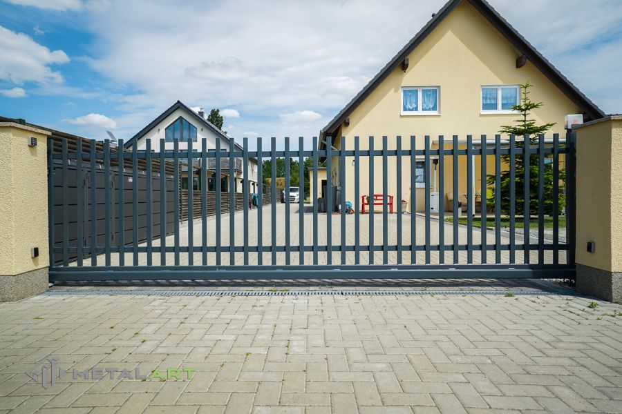 Zaunprojekt, Zaunportfolio, moderne Zäune, Zaunanlage Projekt, Zaun Metal Art, Zäune aus Polen, Zaun Berlin, Zaun günstig kaufen, Zäune und Tore
