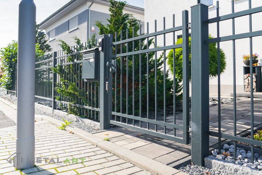 Zaunprojekt, Zaunportfolio, Zaunmuster, Schmiedezaun, Schmiedezäune, Zaunanlage Projekt, Zaun Metal Art, Zäune aus Polen, Zaun Berlin, Zaun günstig kaufen, Zäune und Tore, klassische Zäune, Gartenzaun, Gartenzäune