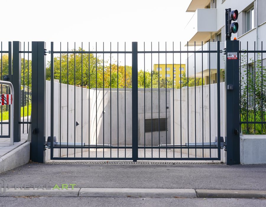 Zaunprojekt, Zaunportfolio, Zaunmuster, Schmiedezaun, Schmiedezäune, Zaunanlage Projekt, Zaun Metal Art, Zäune aus Polen, Zaun Berlin, Zaun günstig kaufen, Zäune und Tore, klassische Zäune, Gartenzaun, Gartenzäune