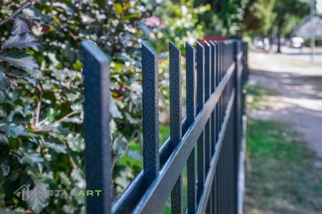Zaunprojekt, Zaunportfolio, Zaunmuster, Schmiedezaun, Schmiedezäune, Zaunanlage Projekt, Zaun Metal Art, Zäune aus Polen, Zaun Berlin, Zaun günstig kaufen, Zäune und Tore, klassische Zäune, Gartenzaun, Gartenzäune
