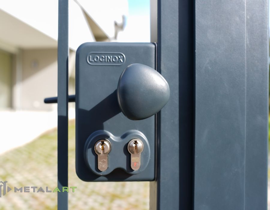 Zaunprojekt, Zaunportfolio, Zaunmuster, Schmiedezaun, Schmiedezäune, Zaunanlage Projekt, Zaun Metal Art, Zäune aus Polen, Zaun Berlin, Zaun günstig kaufen, Zäune und Tore, klassische Zäune, Gartenzaun, Gartenzäune