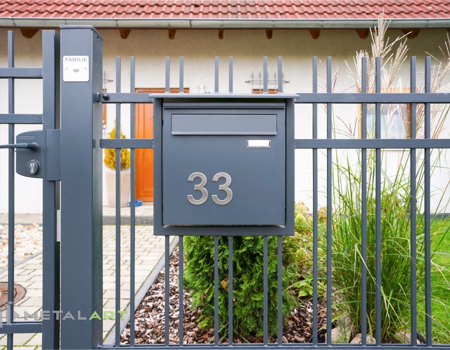 Zaunprojekt, Zaunportfolio, Zaunmuster, Schmiedezaun, Schmiedezäune, Zaunanlage Projekt, Zaun Metal Art, Zäune aus Polen, Zaun Berlin, Zaun günstig kaufen, Zäune und Tore, klassische Zäune, Gartenzaun, Gartenzäune