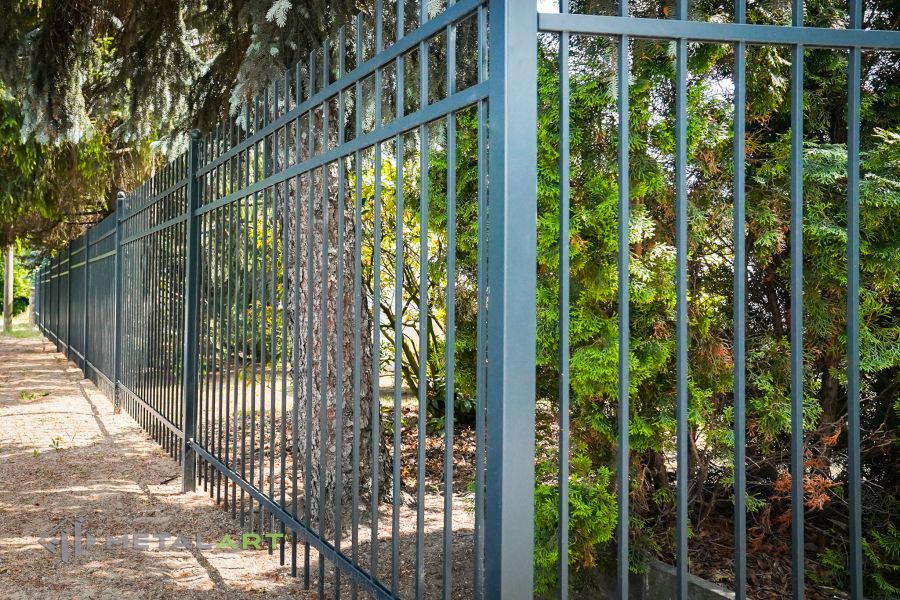 Zaunprojekt, Zaunportfolio, Zaunmuster, Schmiedezaun, Schmiedezäune, Zaunanlage Projekt, Zaun Metal Art, Zäune aus Polen, Zaun Berlin, Zaun günstig kaufen, Zäune und Tore, klassische Zäune, Gartenzaun, Gartenzäune