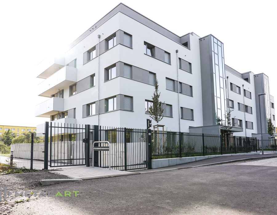 Zaunprojekt, Zaunportfolio, Zaunmuster, Schmiedezaun, Schmiedezäune, Zaunanlage Projekt, Zaun Metal Art, Zäune aus Polen, Zaun Berlin, Zaun günstig kaufen, Zäune und Tore, klassische Zäune, Gartenzaun, Gartenzäune