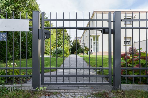 Zaunprojekt, Zaunportfolio, Zaunmuster, Schmiedezaun, Schmiedezäune, Zaunanlage Projekt, Zaun Metal Art, Zäune aus Polen, Zaun Berlin, Zaun günstig kaufen, Zäune und Tore, klassische Zäune, Gartenzaun, Gartenzäune