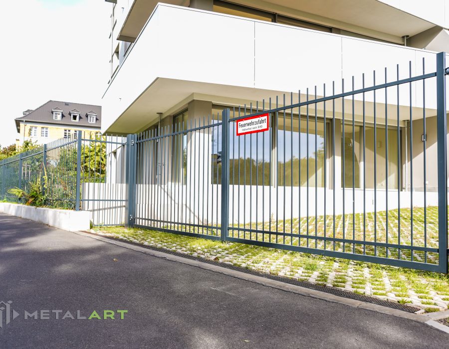 Zaunprojekt, Zaunportfolio, Zaunmuster, Schmiedezaun, Schmiedezäune, Zaunanlage Projekt, Zaun Metal Art, Zäune aus Polen, Zaun Berlin, Zaun günstig kaufen, Zäune und Tore, klassische Zäune, Gartenzaun, Gartenzäune