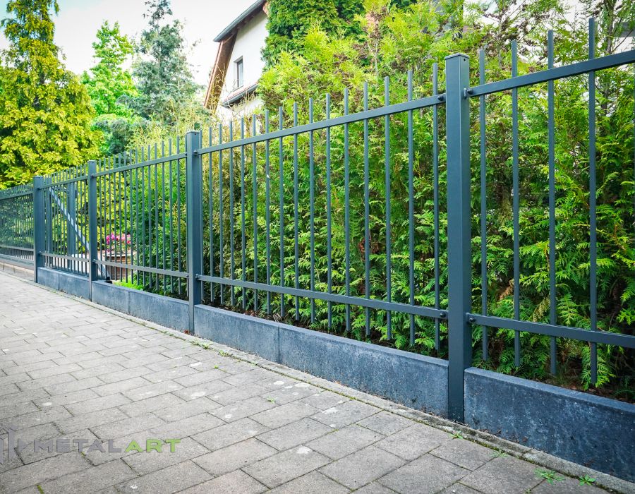 Zaunprojekt, Zaunportfolio, Zaunmuster, Schmiedezaun, Schmiedezäune, Zaunanlage Projekt, Zaun Metal Art, Zäune aus Polen, Zaun Berlin, Zaun günstig kaufen, Zäune und Tore, klassische Zäune, Gartenzaun, Gartenzäune