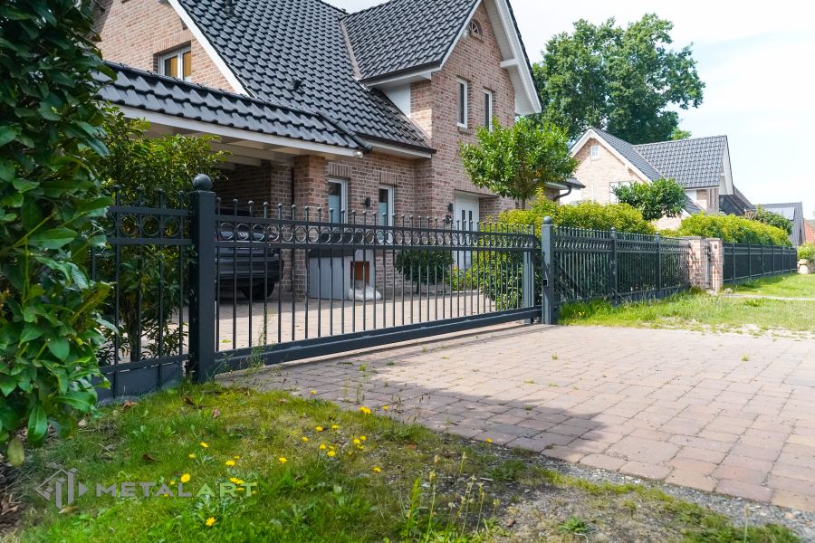 Schmuckzäune, Zaunprojekt, Zaunportfolio, Zaunmuster, moderne Zäune, Zaunanlage Projekt, Zaun Metal Art, Zäune aus Polen, Zaun Berlin, Zaun günstig kaufen, Zäune und Tore, klassische Zäune, Schmuckzaun, Schmuckzäune