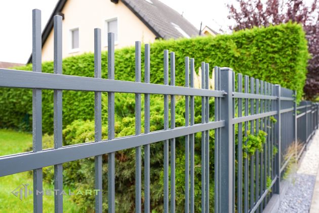Zaunprojekt, Zaunportfolio, Zaunmuster, Schmiedezaun, Schmiedezäune, Zaunanlage Projekt, Zaun Metal Art, Zäune aus Polen, Zaun Berlin, Zaun günstig kaufen, Zäune und Tore, klassische Zäune, Gartenzaun, Gartenzäune