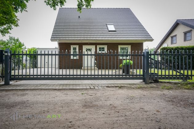 Schiebetor, Zaunprojekt, Zaunportfolio, moderne Zäune, Zaunanlage Projekt, Zaun Metal Art, Zäune aus Polen, Zaun Berlin, Zaun günstig kaufen, Zäune und Tore