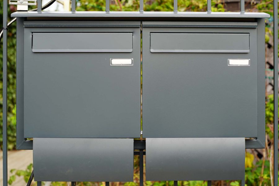 Briefkasten, Zaunprojekt, Zaunportfolio, Zaunmuster, Schmiedezaun, Schmiedezäune, Zaunanlage Projekt, Zaun Metal Art, Zäune aus Polen, Zaun Berlin, Zaun günstig kaufen, Zäune und Tore, klassische Zäune, Gartenzaun, Gartenzäune