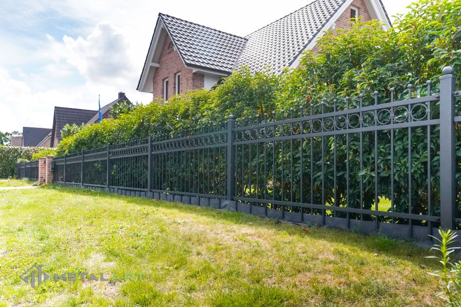 Schmuckzäune, Zaunprojekt, Zaunportfolio, Zaunmuster, moderne Zäune, Zaunanlage Projekt, Zaun Metal Art, Zäune aus Polen, Zaun Berlin, Zaun günstig kaufen, Zäune und Tore, klassische Zäune, Schmuckzaun, Schmuckzäune