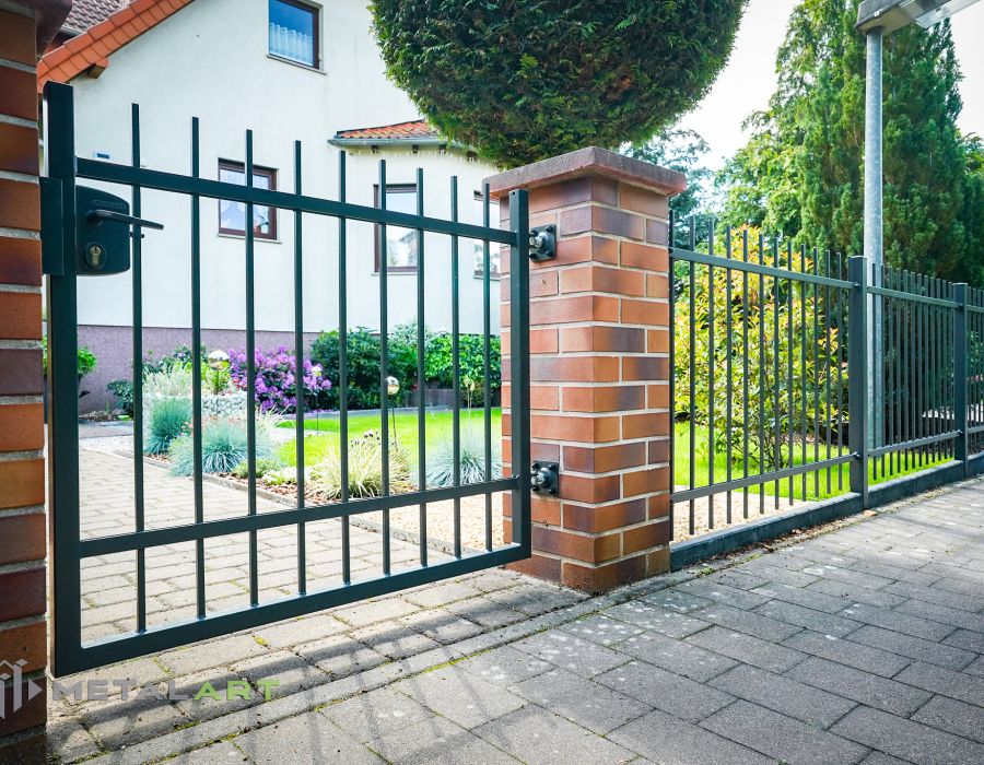 Zaunprojekt, Zaunportfolio, Zaunmuster, Schmiedezaun, Schmiedezäune, Zaunanlage Projekt, Zaun Metal Art, Zäune aus Polen, Zaun Berlin, Zaun günstig kaufen, Zäune und Tore, klassische Zäune, Gartenzaun, Gartenzäune
