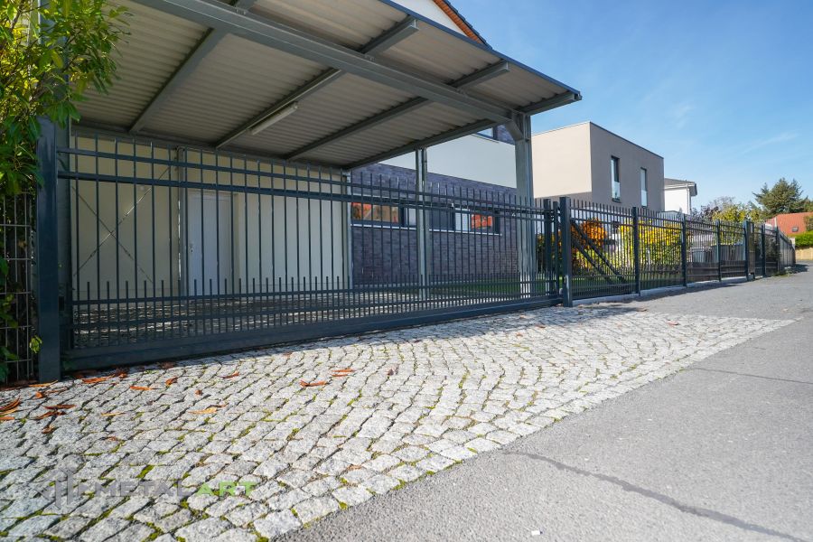 klassischer Zaun, Zaunprojekt, Zaunportfolio, Zaunmuster, Schmiedezaun, Schmiedezäune, Zaunanlage Projekt, Zaun Metal Art, Zäune aus Polen, Zaun Berlin, Zaun günstig kaufen, Zäune und Tore, klassische Zäune, Gartenzaun, Gartenzäune