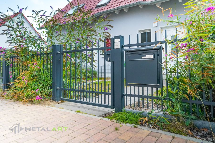 Schiebetor, Zauntor, Tore, Zaunprojekt, Schmiedezäune, Zaunanlage Projekt, Zaun Metal Art, Zäune aus Polen, Zaun Berlin, klassische Zäune, Gartenzaun, Gartenzäune