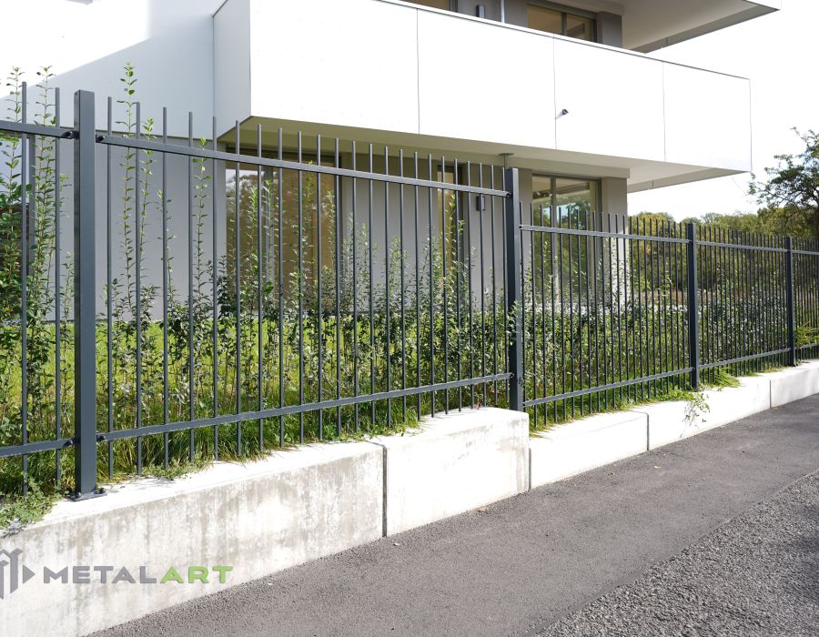 Zaunprojekt, Zaunportfolio, Zaunmuster, Schmiedezaun, Schmiedezäune, Zaunanlage Projekt, Zaun Metal Art, Zäune aus Polen, Zaun Berlin, Zaun günstig kaufen, Zäune und Tore, klassische Zäune, Gartenzaun, Gartenzäune