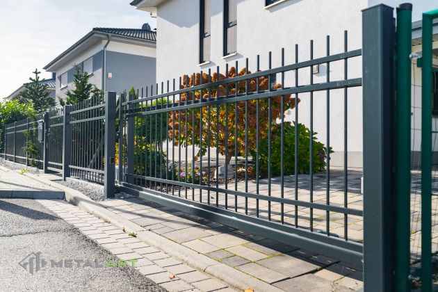 Zaunprojekt, Zaunportfolio, Zaunmuster, Schmiedezaun, Schmiedezäune, Zaunanlage Projekt, Zaun Metal Art, Zäune aus Polen, Zaun Berlin, Zaun günstig kaufen, Zäune und Tore, klassische Zäune, Gartenzaun, Gartenzäune