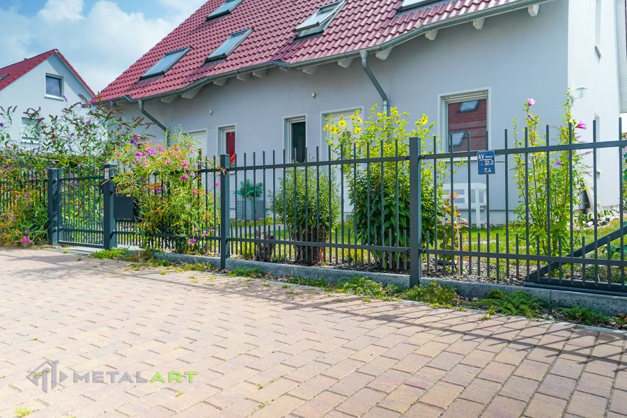 Schiebetor, Zauntor, Tore, Zaunprojekt, Schmiedezäune, Zaunanlage Projekt, Zaun Metal Art, Zäune aus Polen, Zaun Berlin, klassische Zäune, Gartenzaun, Gartenzäune