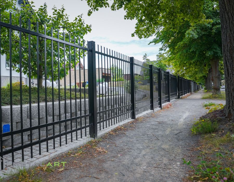 Zaunprojekt, Zaunportfolio, Zaunmuster, Schmiedezaun, Schmiedezäune, Zaunanlage Projekt, Zaun Metal Art, Zäune aus Polen, Zaun Berlin, Zaun günstig kaufen, Zäune und Tore, klassische Zäune, Gartenzaun, Gartenzäune
