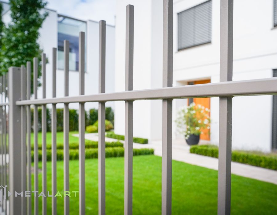 Zaunprojekt, Zaunportfolio, Zaunmuster, Schmiedezaun, Schmiedezäune, Zaunanlage Projekt, Zaun Metal Art, Zäune aus Polen, Zaun Berlin, Zaun günstig kaufen, Zäune und Tore, klassische Zäune, Gartenzaun, Gartenzäune