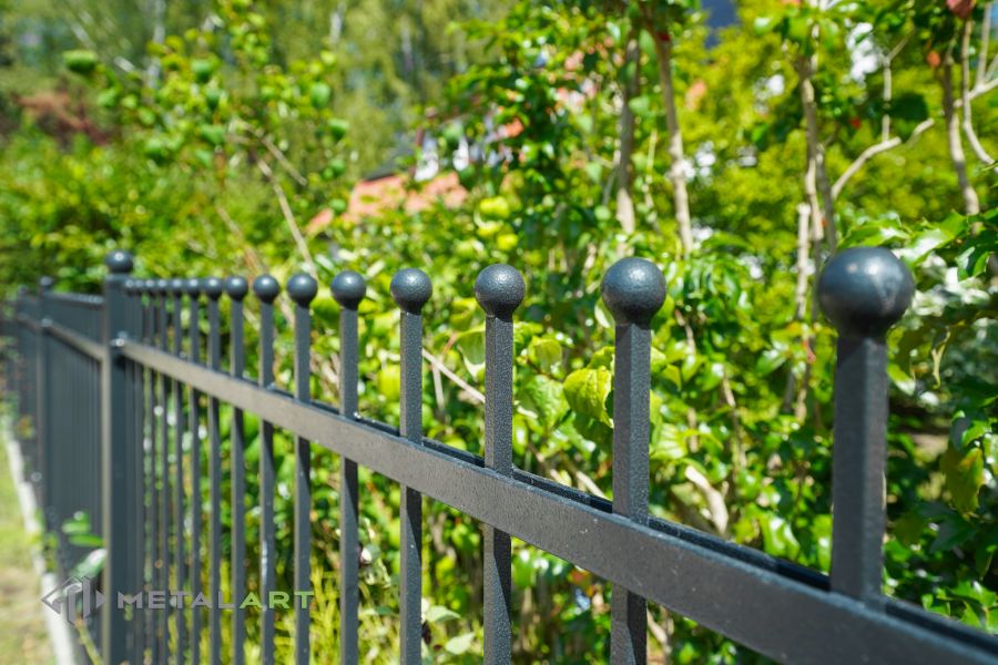 Zaunfeld, Zaunprojekt, Zaunportfolio, Zaunmuster, Schmiedezaun, Schmiedezäune, Zaunanlage Projekt, Zaun Metal Art, Zäune aus Polen, Zaun Berlin, Zaun günstig kaufen, Zäune und Tore, klassische Zäune, Gartenzaun, Gartenzäune