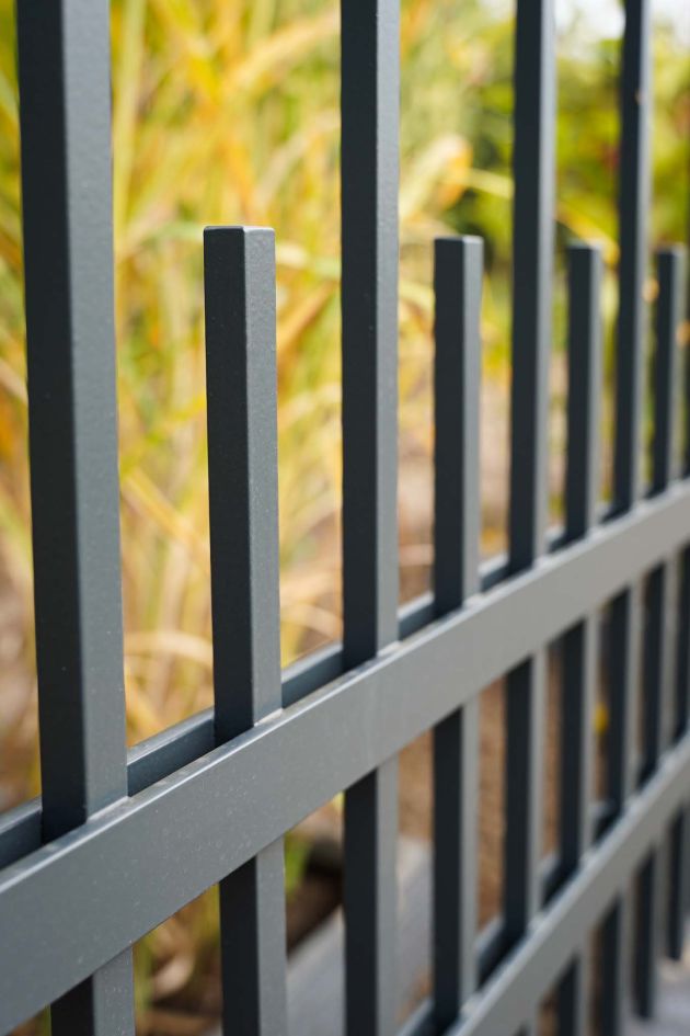 Zaunpfosten,Zaunprojekt, Zaunportfolio, Zaunmuster, Schmiedezaun, Schmiedezäune, Zaunanlage Projekt, Zaun Metal Art, Zäune aus Polen, Zaun Berlin, Zaun günstig kaufen, Zäune und Tore, klassische Zäune, Gartenzaun, Gartenzäune