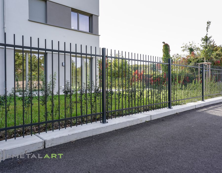 Zaunprojekt, Zaunportfolio, Zaunmuster, Schmiedezaun, Schmiedezäune, Zaunanlage Projekt, Zaun Metal Art, Zäune aus Polen, Zaun Berlin, Zaun günstig kaufen, Zäune und Tore, klassische Zäune, Gartenzaun, Gartenzäune