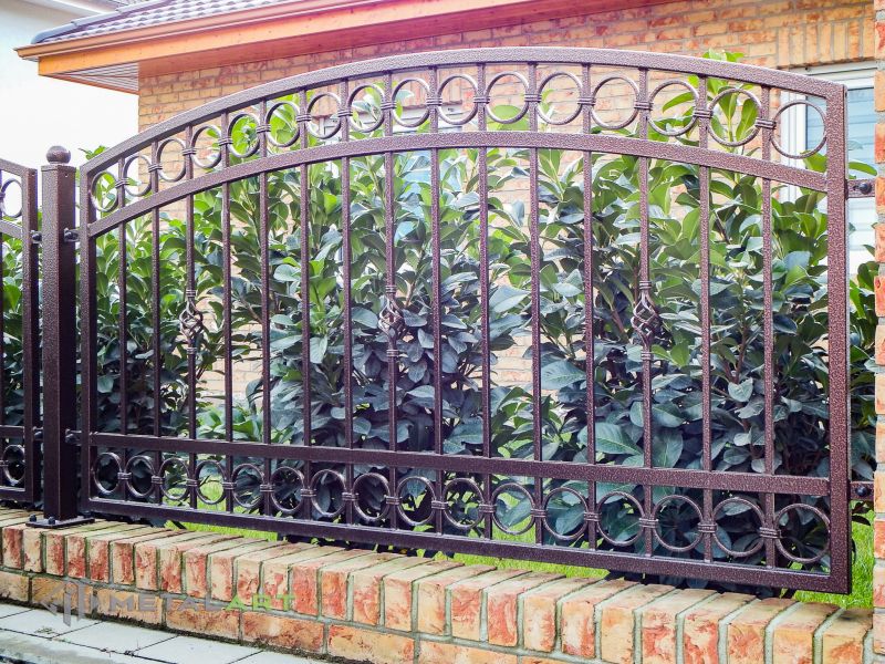 Bogenzaun, Zaunprojekt, Zaunportfolio, Zaunmuster, Schmiedezaun, Schmiedezäune, Zaunanlage Projekt, Zaun Metal Art, Zäune aus Polen, Zaun Berlin, Zaun günstig kaufen, Zäune und Tore, klassische Zäune, Schmuckzaun, Schmuckzäune, Gartenzaun, Gartenzäune