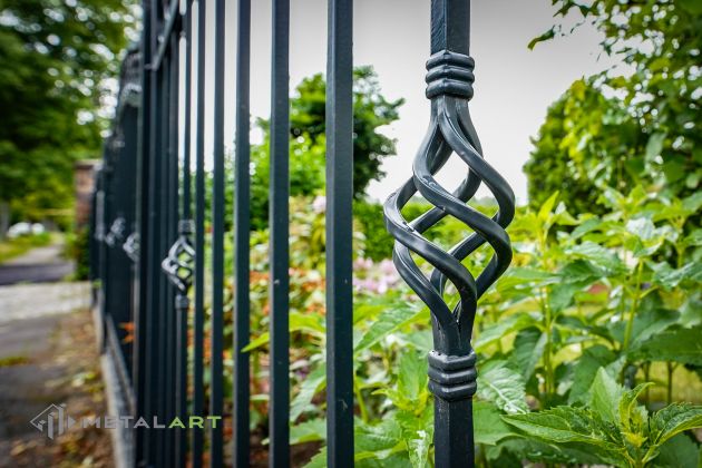 Bogenzaun, Zaunprojekt, Zaunportfolio, Zaunmuster, Schmiedezaun, Schmiedezäune, Zaunanlage Projekt, Zaun Metal Art, Zäune aus Polen, Zaun Berlin, Zaun günstig kaufen, Zäune und Tore, klassische Zäune, Schmuckzaun, Schmuckzäune, Gartenzaun, Gartenzäune