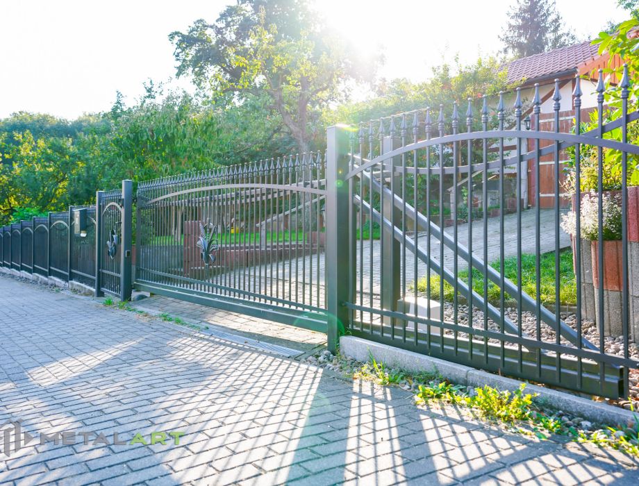 Designzaun, Zaunanlage in Welle, moderne Zäune, Zaun von Metal Art
