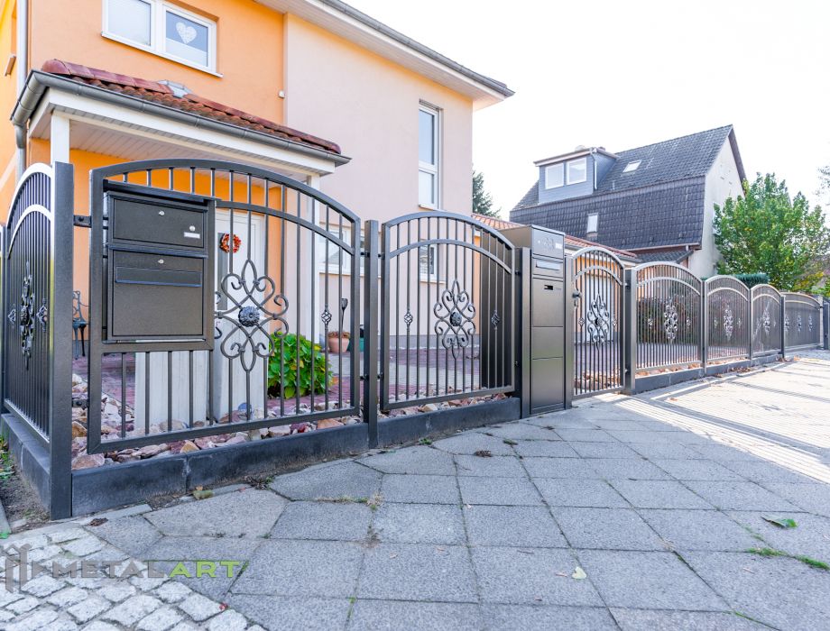 Designzaun, Zaunanlage in Welle, moderne Zäune, Zaun von Metal Art
