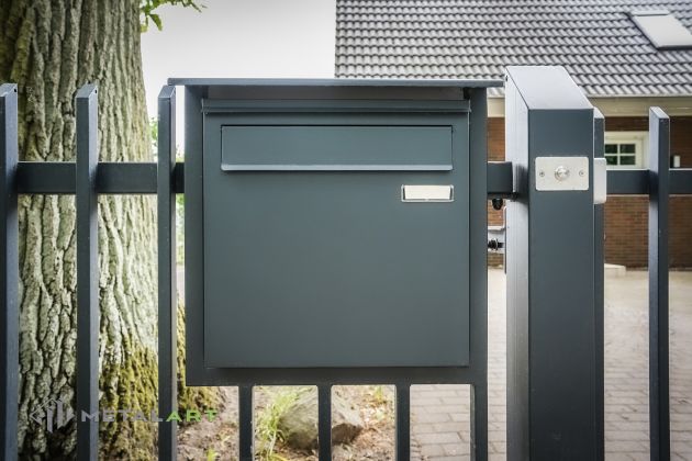 Briefkasten, Zaunprojekt, Zaunportfolio, moderne Zäune, Zaunanlage Projekt, Zaun Metal Art, Zäune aus Polen, Zaun Berlin, Zaun günstig kaufen, Zäune und Tore