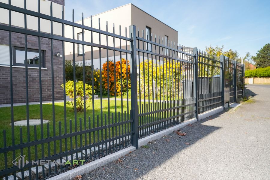Zaunprojekt, Zaunportfolio, Zaunmuster, Schmiedezaun, Schmiedezäune, Zaunanlage Projekt, Zaun Metal Art, Zäune aus Polen, Zaun Berlin, Zaun günstig kaufen, Zäune und Tore, klassische Zäune, Gartenzaun, Gartenzäune