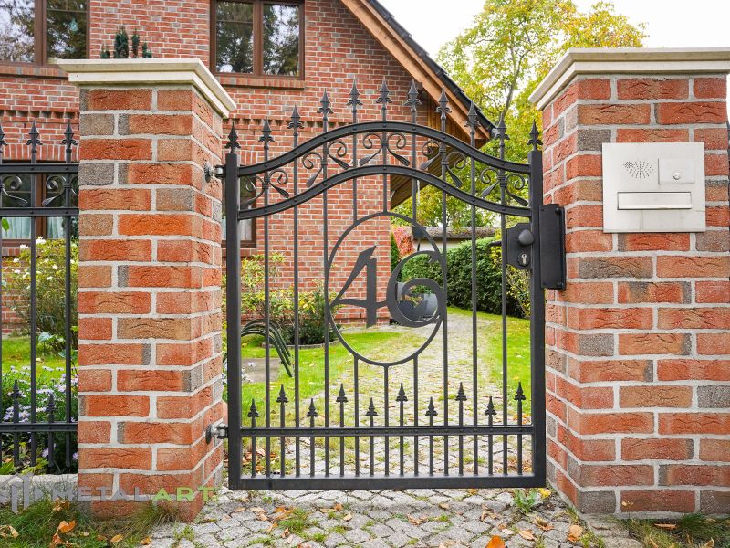 Ornament im Zaun, Schmuckzaun, Zaunanlage, Schmiedezäune